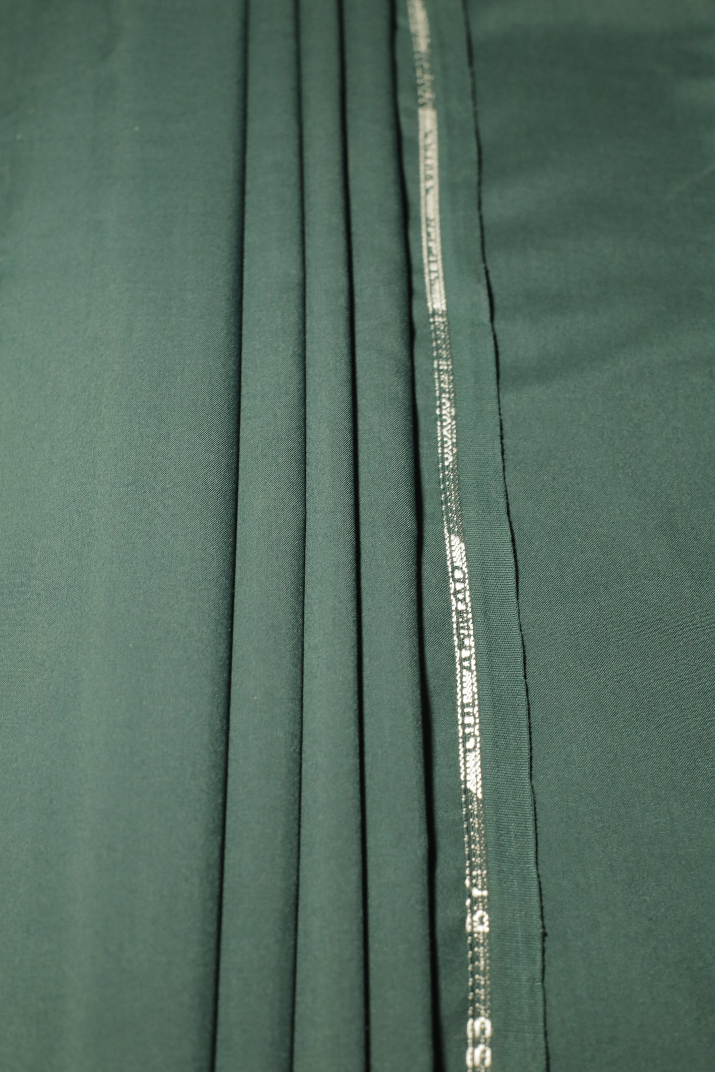 Dark Green Cotton Unstitched Suit – 385 GSM | Sahab Jee