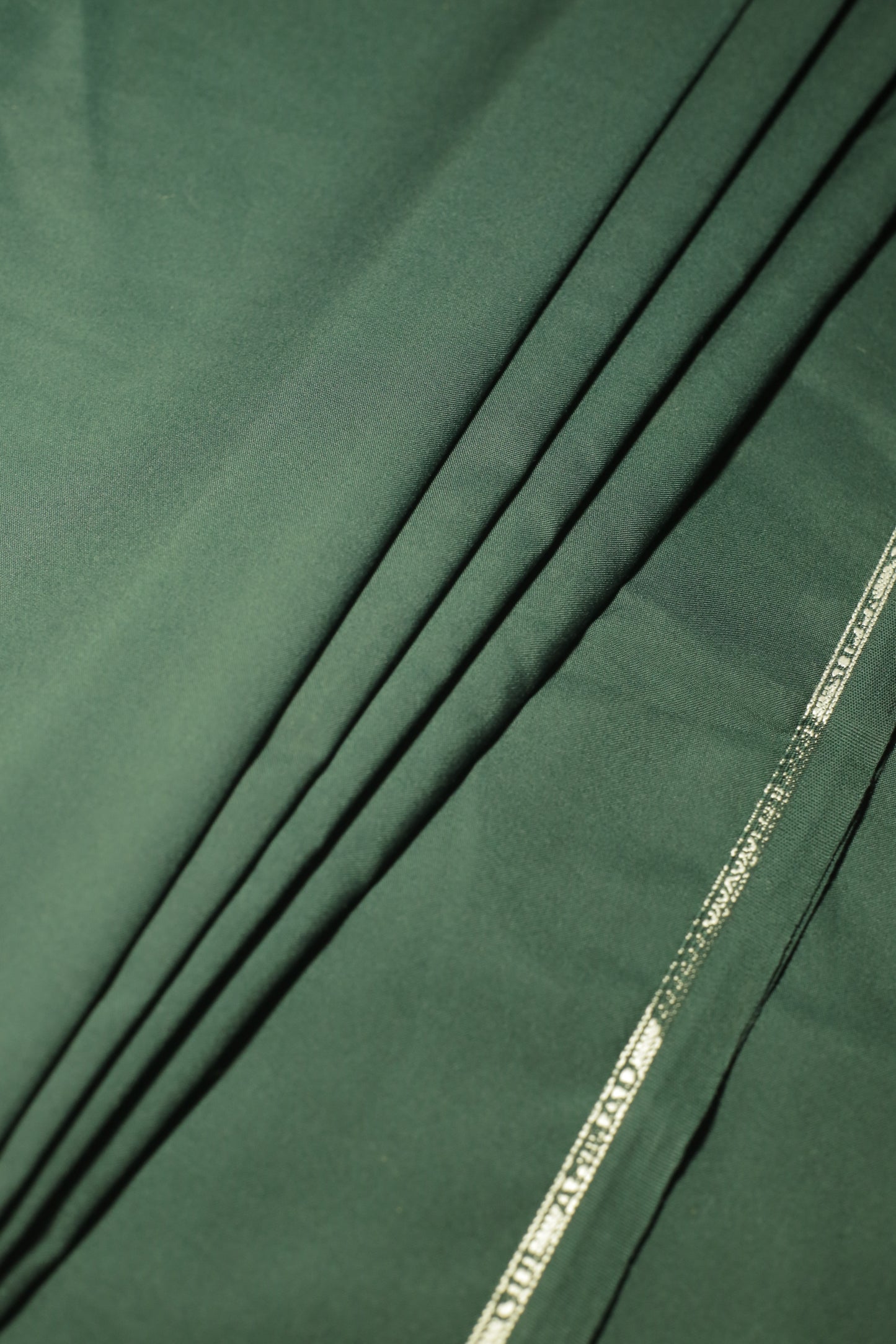 Dark Green Cotton Unstitched Suit – 385 GSM | Sahab Jee